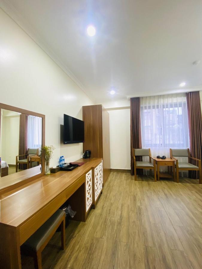 White Crown Hotel Hạ Long Extérieur photo
