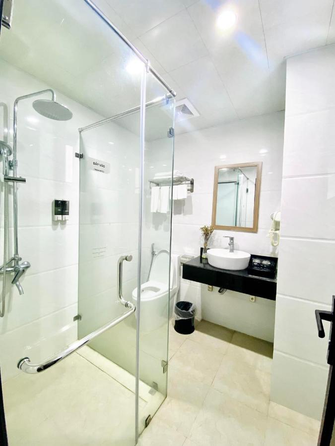 White Crown Hotel Hạ Long Extérieur photo
