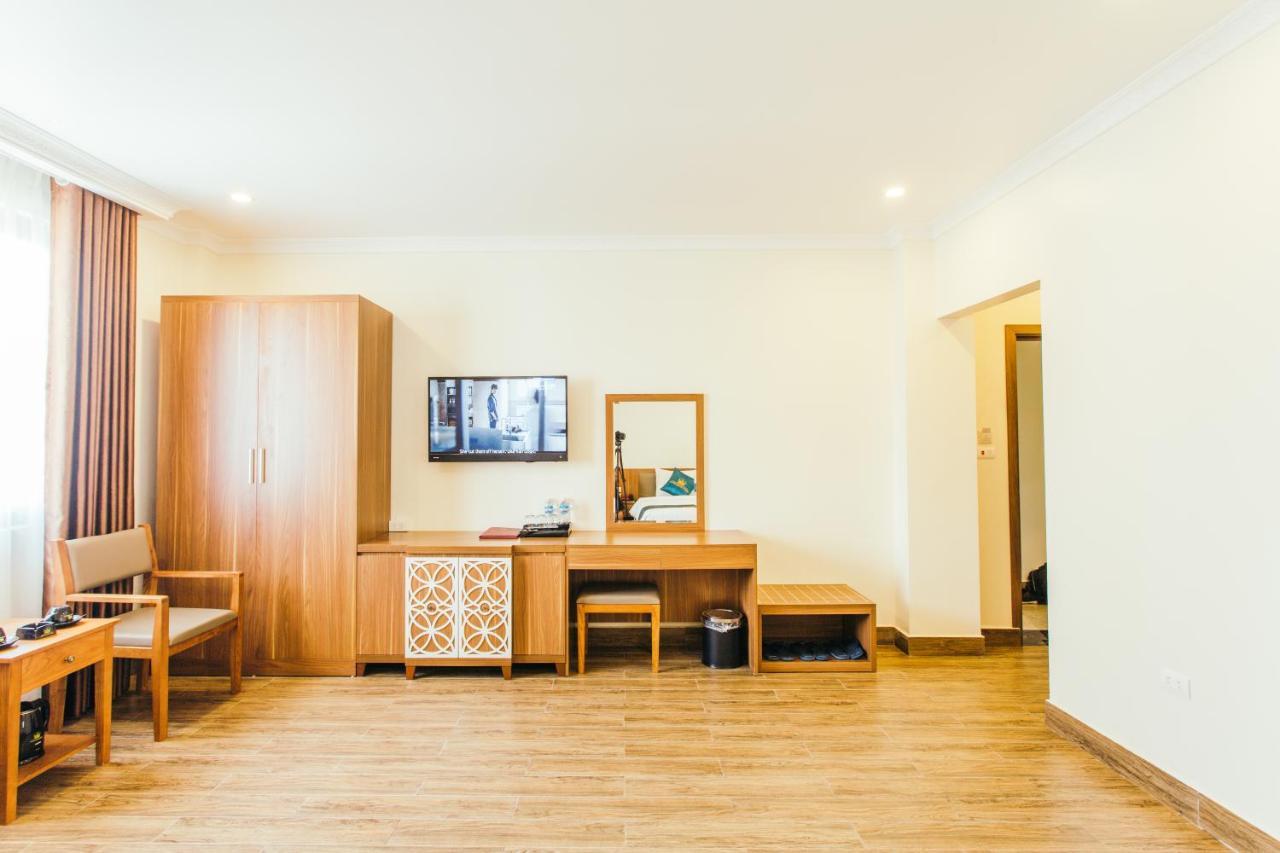 White Crown Hotel Hạ Long Extérieur photo